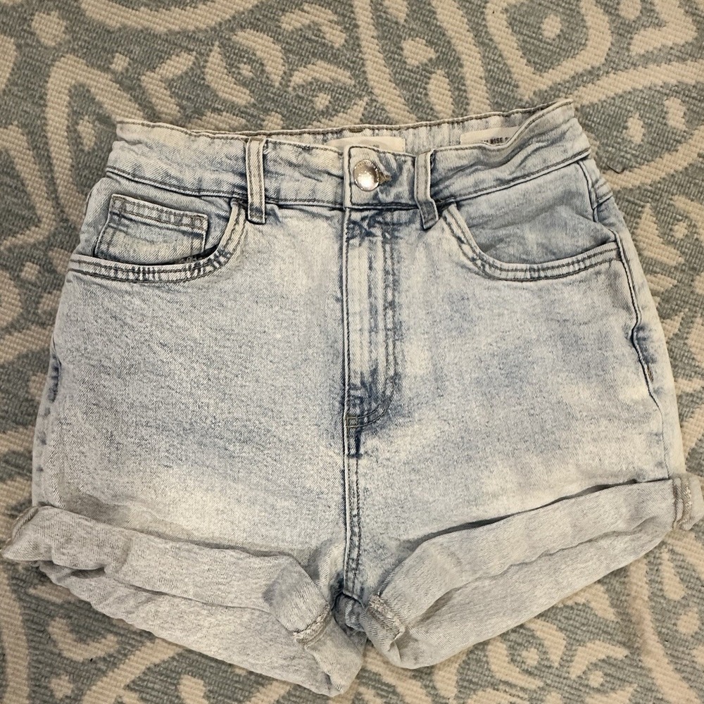 Cotton On Women's High Rise Stretch Cuffed Denim Shorts Light Wash Acid‎ Size 6